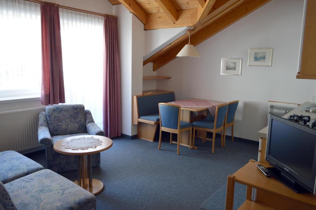 Appartements Haus Bachmann San Candido Room photo